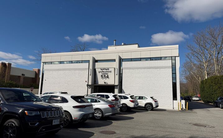 Pictures of Office property located at 554 Larkfield Rd, East Northport, NY 11731 for sales - image #1