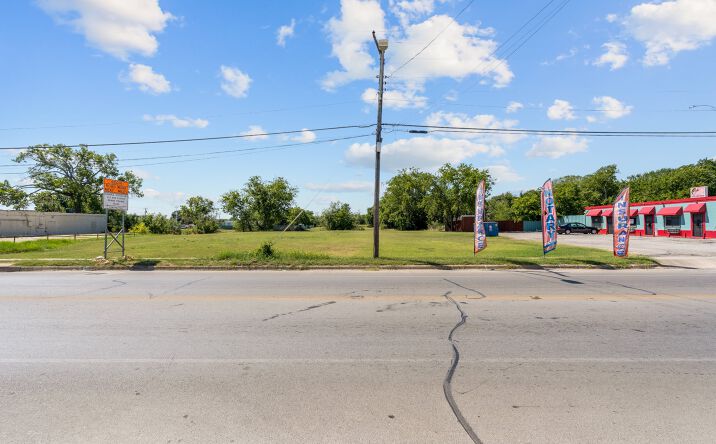 Pictures of Land property located at 5412 Ramey Ave, Fort Worth, TX 76105 for sales - image #1
