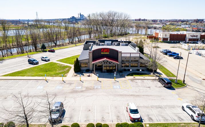 Pictures of Retail property located at 240 Conference Center Dr, East Peoria, IL 61611 for sales - image #1