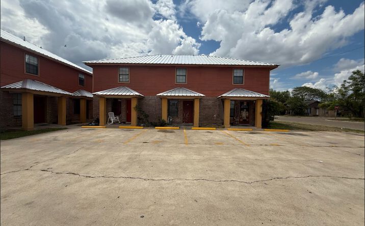 Pictures of Multifamily property located at 220 W Loeb St, Edinburg, TX 78541 for sales - image #1