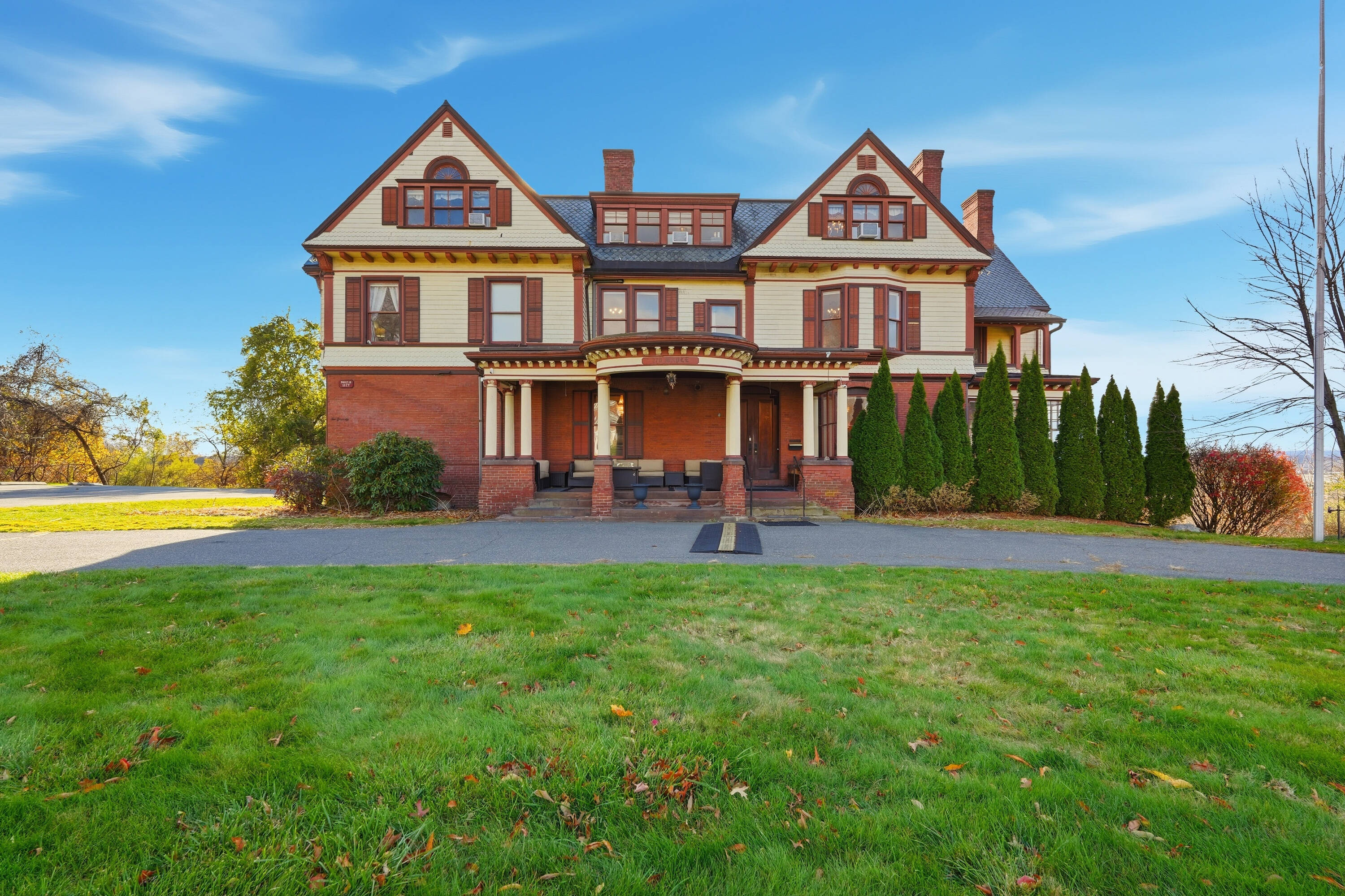 270 Maple St