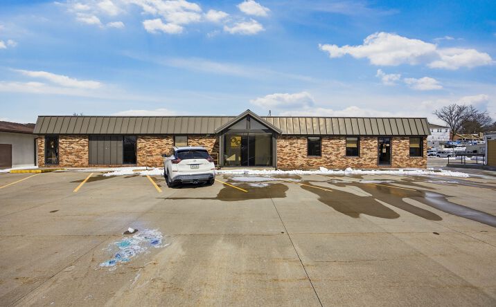 Pictures of Mixed Use, Office, Retail property located at 408 Highland Ct, Iowa City, IA 52240 for sales - image #1