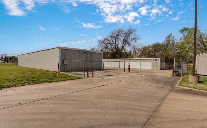 Pictures of Self Storage property located at 506 W Edgewood St, Springfield, MO 65807 for sales - image #1