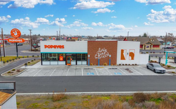 Pictures of Retail property located at 1680 North 1st Street, Hermiston, OR 97838 for sales - image #1