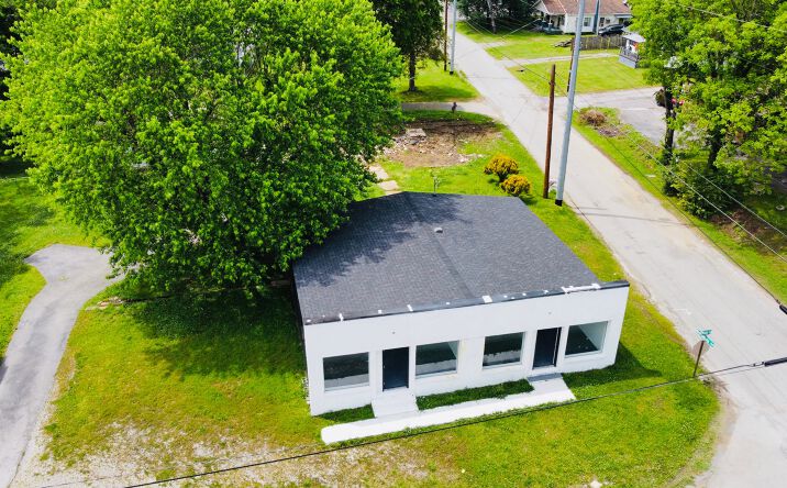 Pictures of Mixed Use property located at 125 W Indiana Ave, Whitwell, TN 37397 for sales - image #1