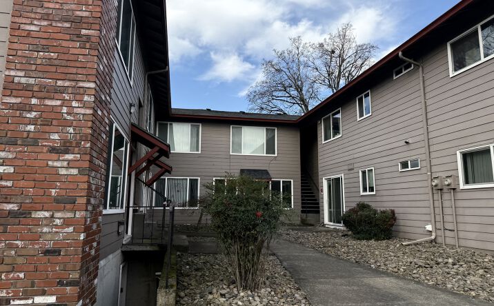 Pictures of Multifamily property located at 5625 SE Gladstone St, Portland, OR 97206 for sales - image #1