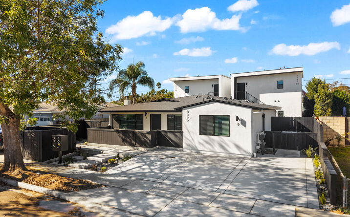 Pictures of Multifamily property located at 4286 Samoset Ave, San Diego, CA 92117 for sales - image #1