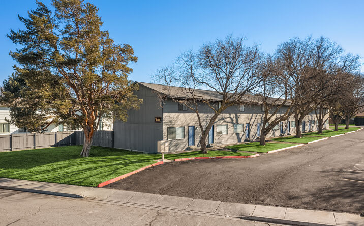 Pictures of Multifamily property located at 6721 W Kennewick Ave, Kennewick, WA 99336 for sales - image #1