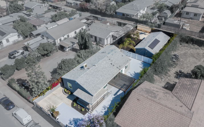 Pictures of Multifamily property located at 214-216 Zenith St, Chula Vista, CA 91911 for sales - image #1