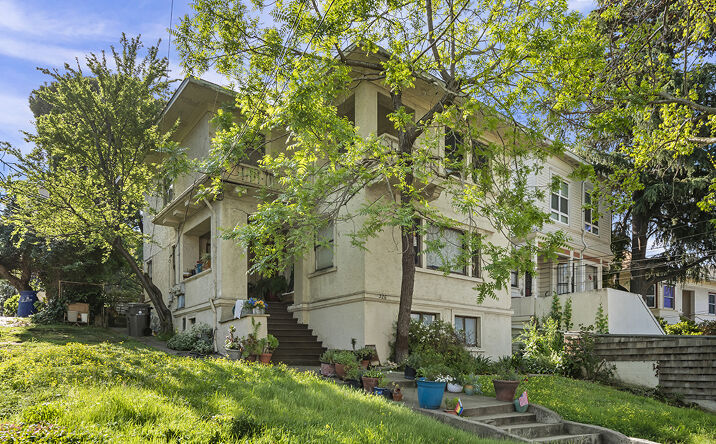 Pictures of Multifamily property located at 326 Athol Ave, Oakland, CA 94606 for sales - image #1
