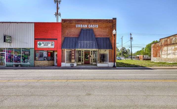 Pictures of Retail property located at 206 E Rogers Boulevard, Skiatook, OK 74070 for sales - image #1