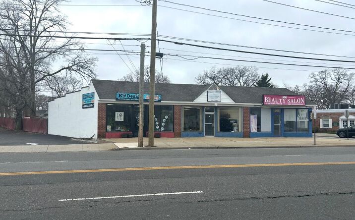 Pictures of Retail property located at 565 Broadway, Oyster Bay, NY 11758 for sales - image #1