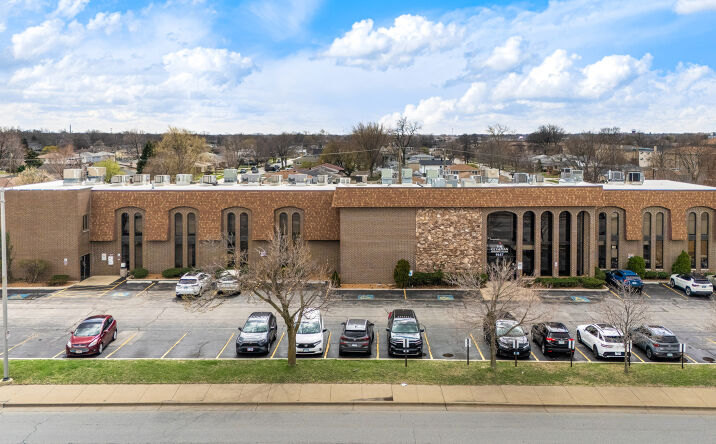 Pictures of Multifamily, Office property located at 4647 W 103RD Street 2B-2F, Oak Lawn, IL 60453 for sales - image #1
