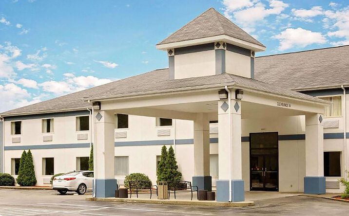 Pictures of Hospitality property located at 1613 West main street, West Liberty, KY 41472 for sales - image #1