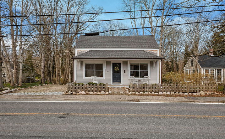 Pictures of Retail property located at 194 Route 6A, Yarmouth Port, MA 02675 for sales - image #1