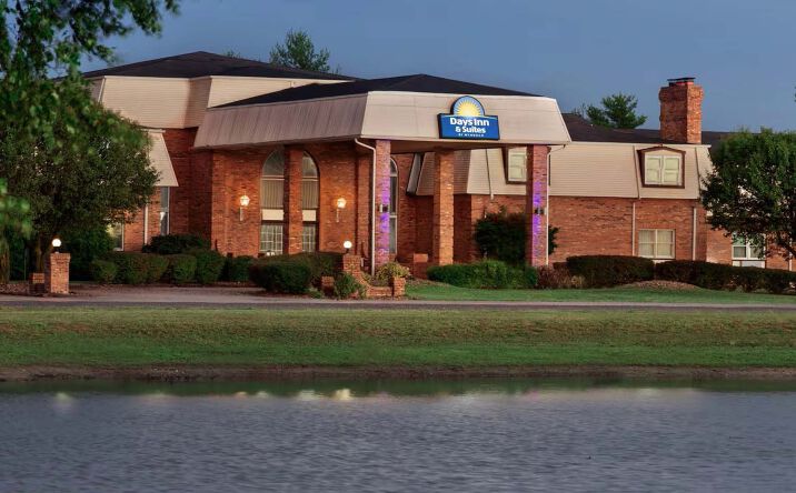 Pictures of Hospitality property located at 220 S Interstate Dr, Sikeston, MO 63801 for sales - image #1