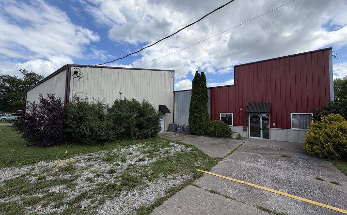 Pictures of Office, Industrial property located at 22387 Old Route 9, Tremont, IL 61568 for sales - image #1