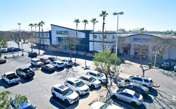 Pictures of Retail property located at 4216 S Mooney Blvd, Visalia, CA 93277 for sales - image #1
