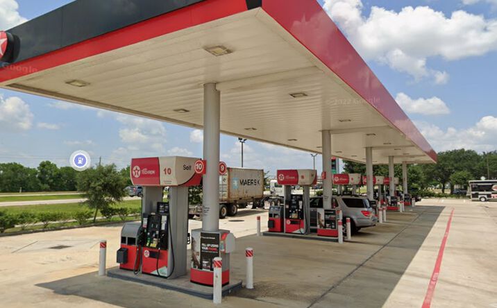 Pictures of Retail property located at 10901 W FAIRMONT PKWY, LA PORTE, TX 77571-6009 for sales - image #1