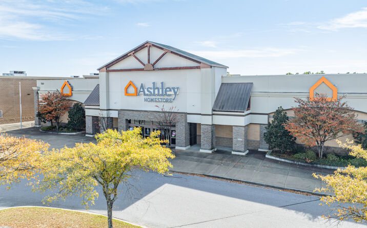 Pictures of Retail property located at 7951 Winchester Rd, Memphis, TN 38125 for sales - image #1