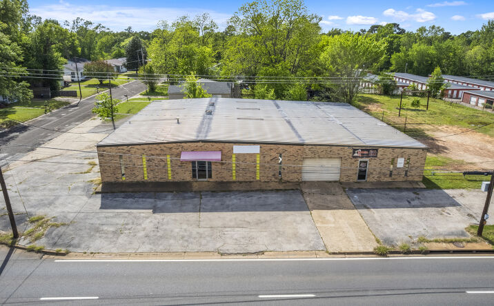 Pictures of Retail, Industrial property located at 2425 South Henderson Boulevard, Kilgore, TX 75662, 2423 South Henderson Boulevard, Kilgore, TX 75662 for sales - image #1