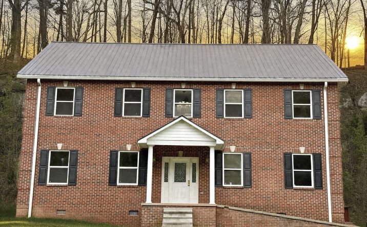 Pictures of Office property located at 140 Prosperity Pl, Cross Lanes, WV 25313 for sales - image #1