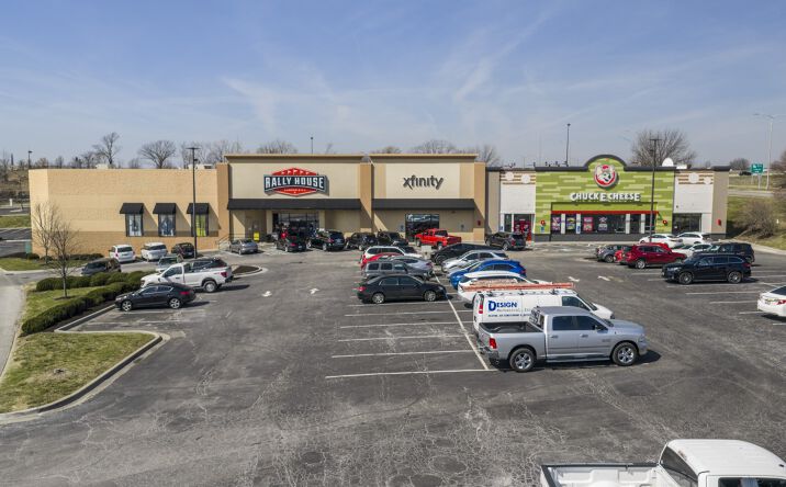 Pictures of Retail property located at 18701 E 39TH ST S, INDEPENDENCE, MO 64057-1708 for sales - image #1