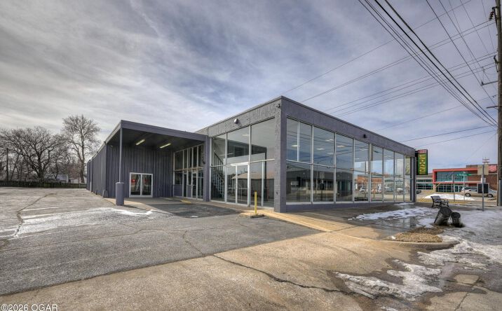Pictures of Retail property located at 402 E 7th St, Joplin, MO 64801 for sales - image #1