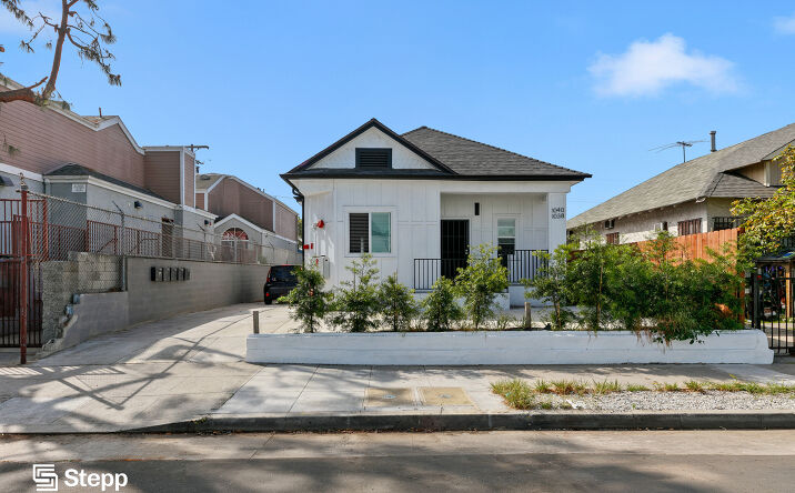 Pictures of Multifamily property located at 1038 E 53rd St, Los Angeles, CA 90011 for sales - image #1