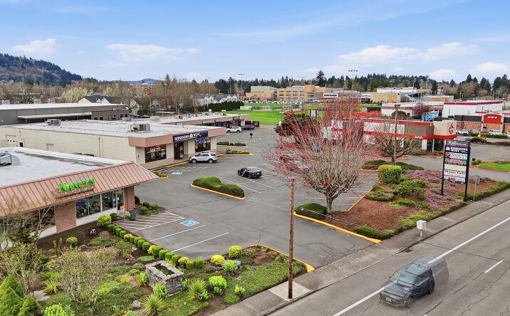 Pictures of Retail property located at 576 NE Burnside Rd, Gresham, OR 97030 for sales - image #1