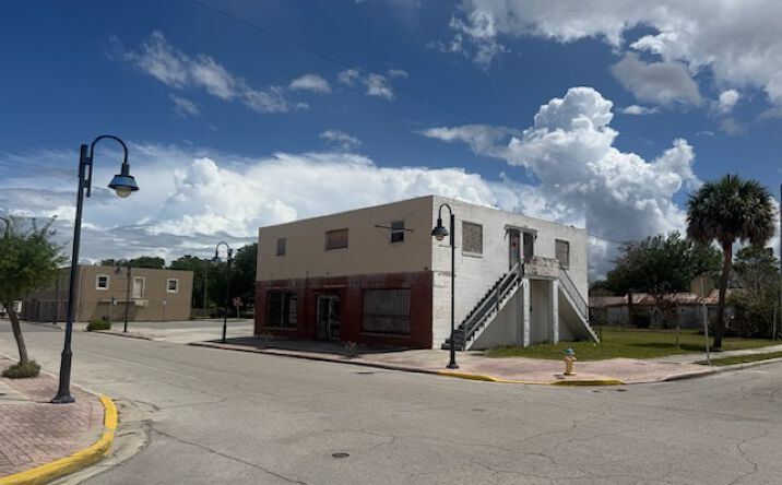 Pictures of Mixed Use, Multifamily, Retail property located at 351 LINCOLN AVE, LAKE WALES, FL 33853-3547 for sales - image #1