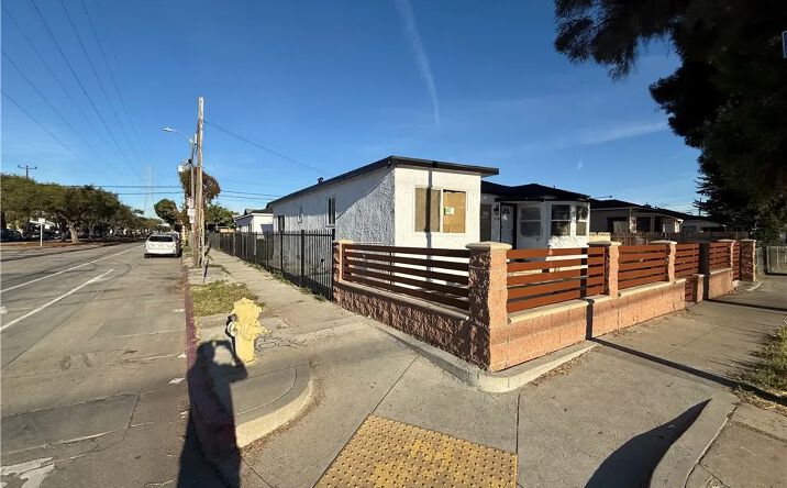 Pictures of Multifamily property located at 9715 S Hoover, Los Angeles, CA 90044 for sales - image #1