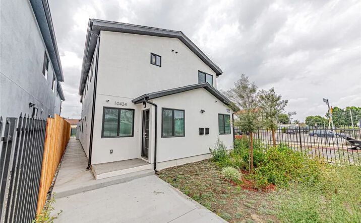 Pictures of Multifamily property located at 10424 Graham Avenue, Los Angeles, CA 90002 for sales - image #1