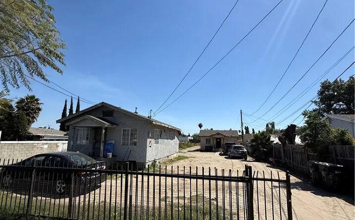 Pictures of Land property located at 2402 E 126th, Compton, CA 90222 for sales - image #1
