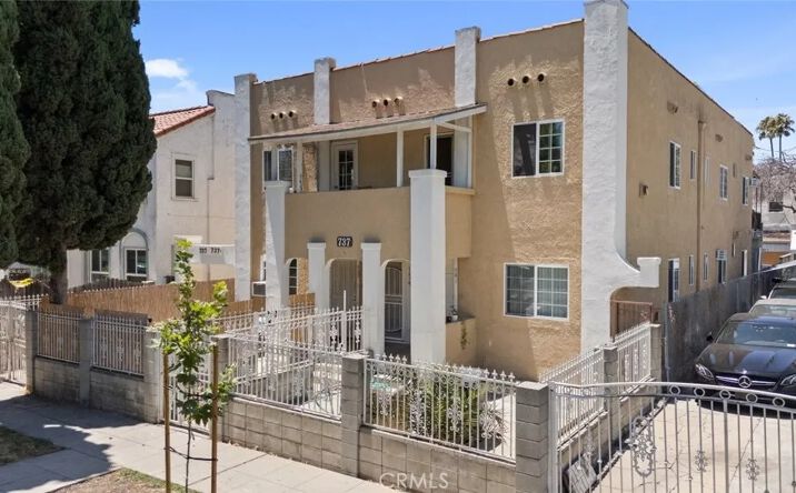 Pictures of Multifamily property located at 737 N Ridgewood Place, Los Angeles, CA 90038 for sales - image #1