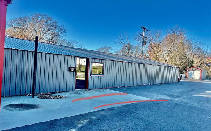 Pictures of Retail property located at 951 W Elm St, Lebanon, MO 65536 for sales - image #1
