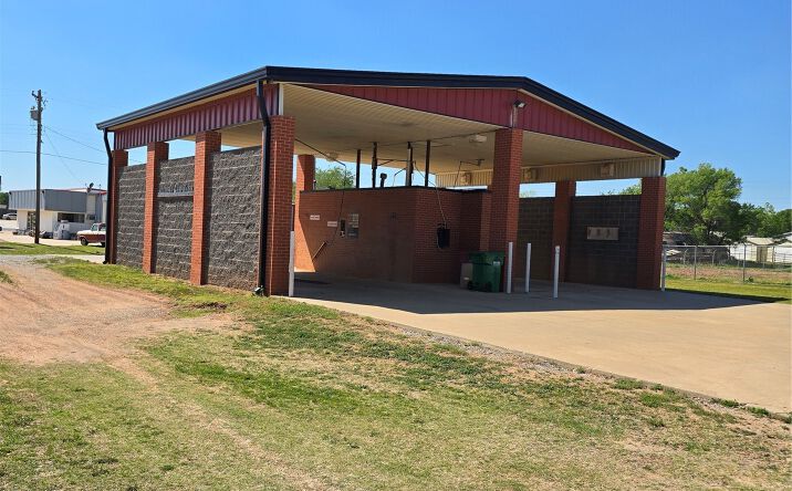 Pictures of Retail property located at 600 W Highway 64, Morrison, OK 73061 for sales - image #1