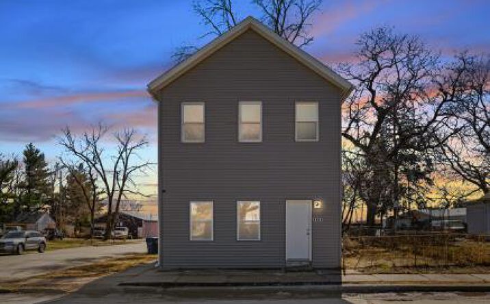 Pictures of Multifamily property located at 1101 w 6th Street, Davenport, IA 52802 for sales - image #1