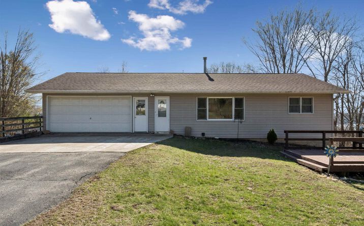 Pictures of Multifamily property located at 959 Whispering Lane Lane, Hazel Green, WI 53811 for sales - image #1