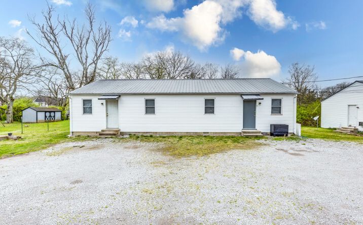 Pictures of Multifamily property located at 718 Woodlawn Ave, Lewisburg, TN 37091 for sales - image #1