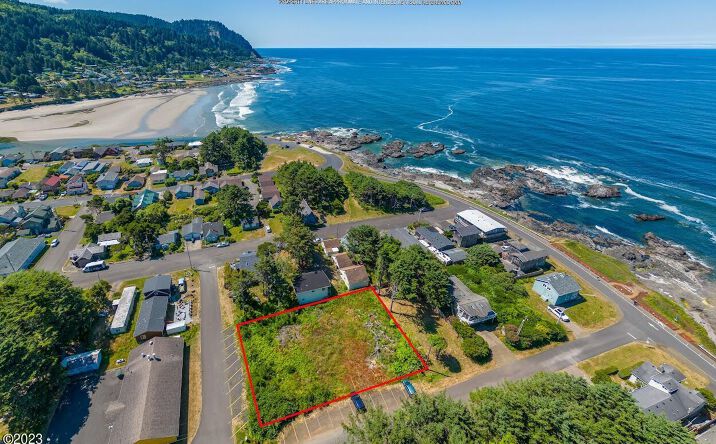 Pictures of Land, Retail, Multifamily, Office, Special Purpose property located at 452 4th Street, Yachats, OR 97498 for sales - image #1