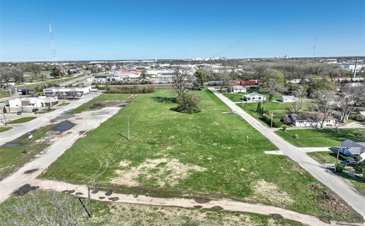 Pictures of Land property located at 655 E Pershing Rd, Decatur, IL 62526 for sales - image #1