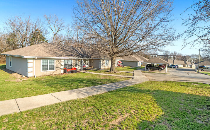Pictures of Multifamily property located at 408 SE 7th St, Oak Grove, MO 64075 for sales - image #1