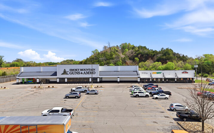 Pictures of Retail property located at 6221 Riverview Crossing Dr, Knoxville, TN 37924 for sales - image #1
