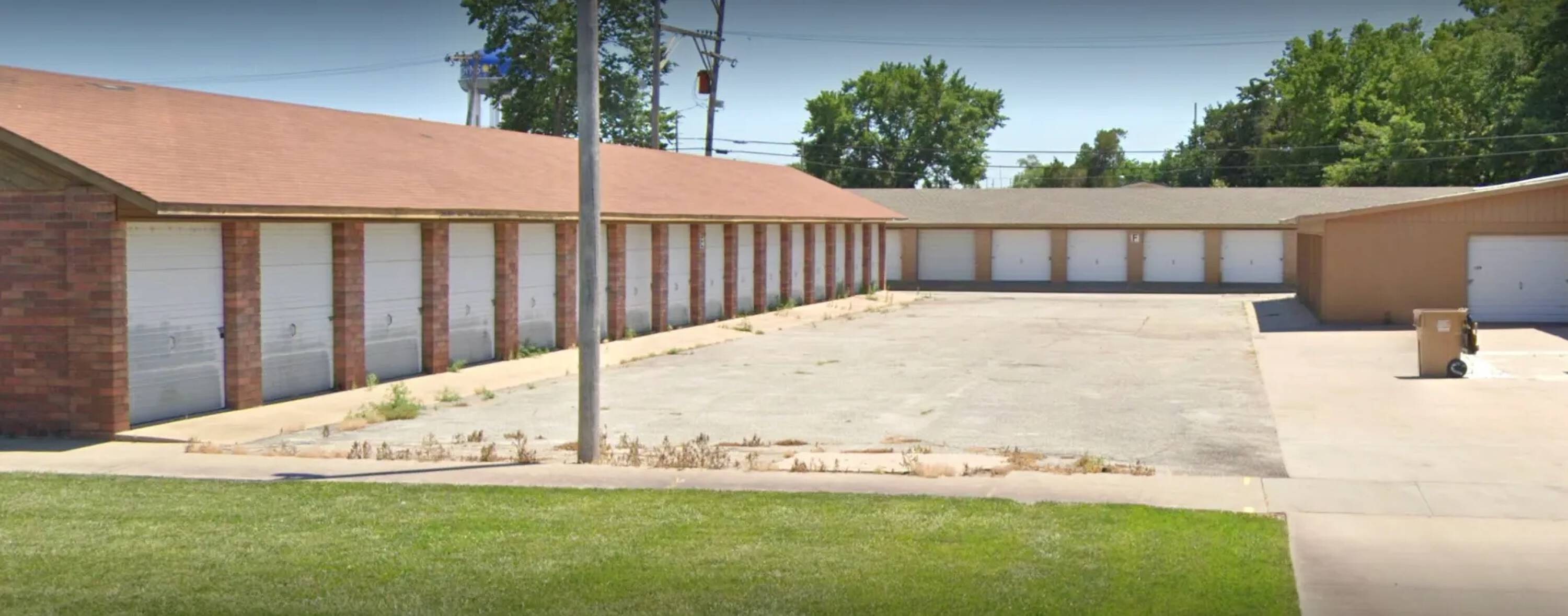 311 W 2Nd Ave, Hutchinson, KS 67501