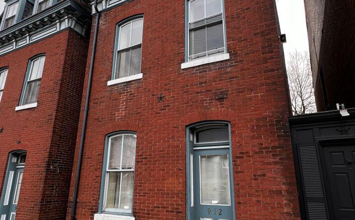 Pictures of Multifamily property located at 912 Russell Boulevard, St. Louis, MO 63104 for sales - image #1
