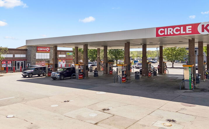 Pictures of Retail property located at 1187 W Main St, Hendersonville, TN 37075 for sales - image #1