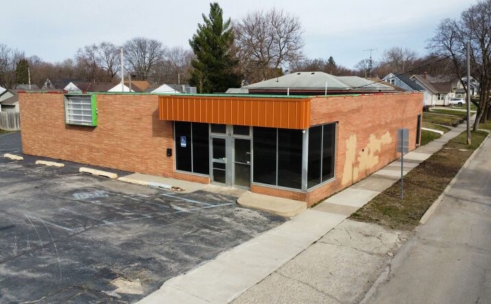 Pictures of Retail property located at 830 12th Street Northeast, Mason City, IA 50401 for sales - image #1