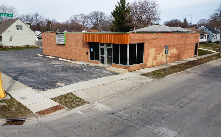 Pictures of Mixed Use property located at 830 12TH ST NE, MASON CITY, IA 50401-2338 for sales - image #1