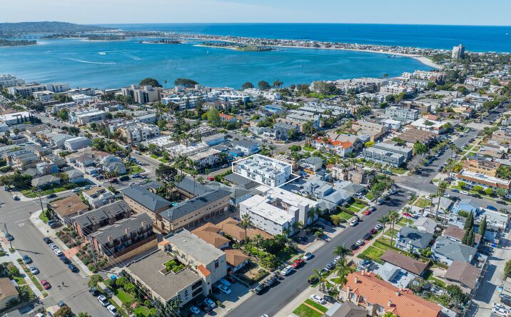 Pictures of Multifamily property located at 1420 Pacific Beach Dr, San Diego, CA 92109 for sales - image #1
